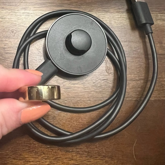 Gold Oura Ring Gen3 - Picture 2 of 7